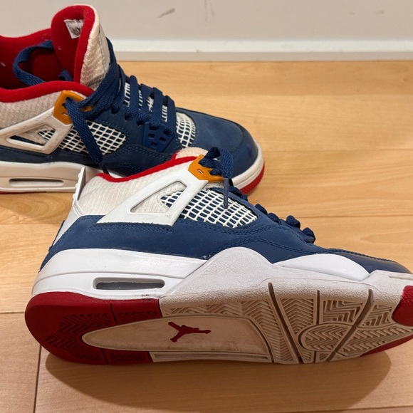 Jordan 4 Retro, size 4,5 Y Blue & White - Picture 5 of 7